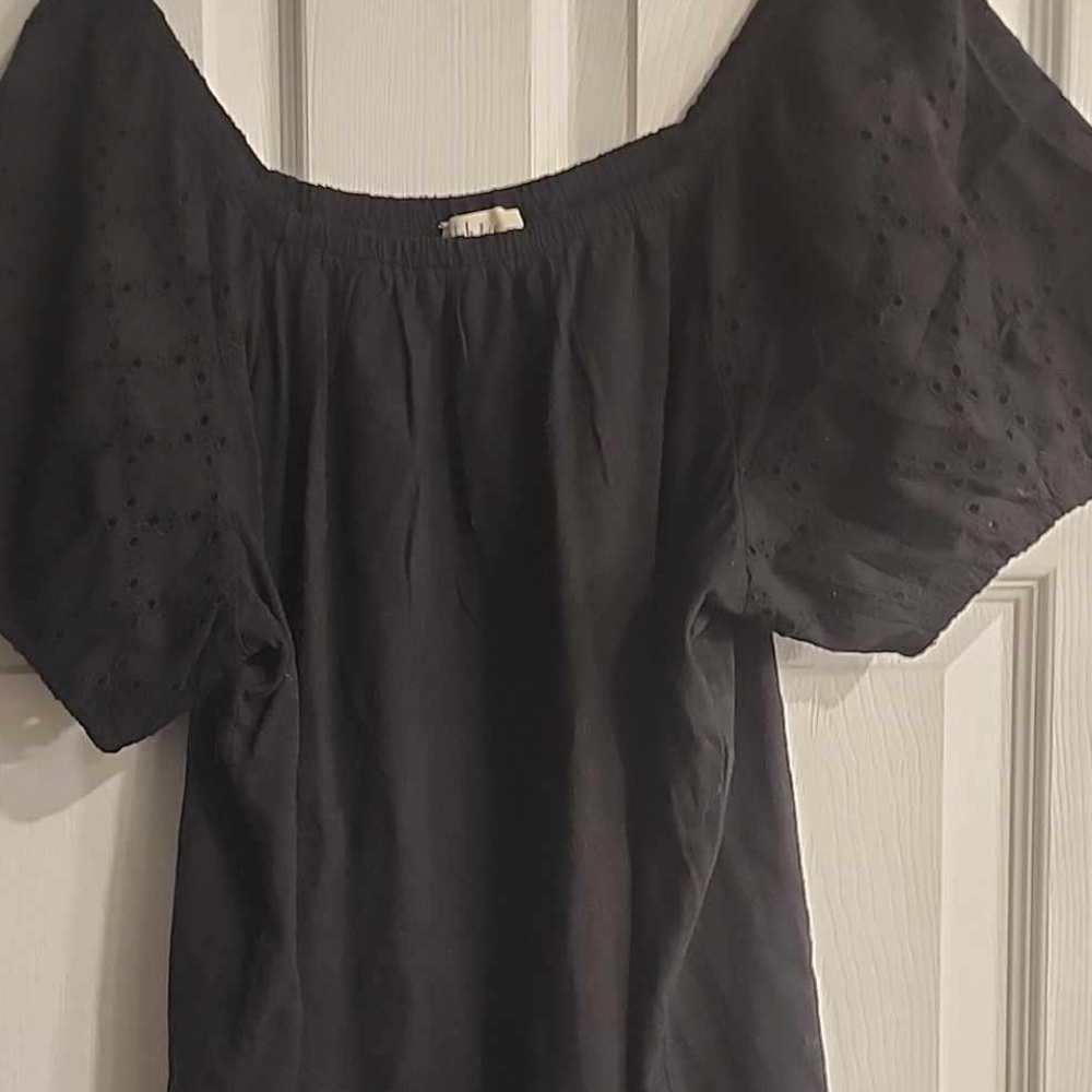 Black puff sleeve with eyelet embroidery